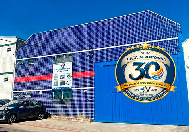 Fachada da loja Casa da Ventoinha em São José/SC, com as vans de entrega
